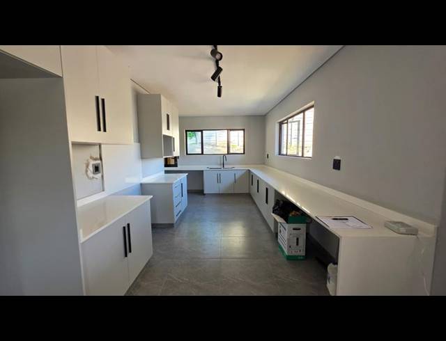 3 BEDROOM HOUSE FOR SALE IN ESCOMBE